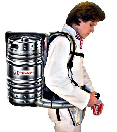 ���� Livekampagne mit Porter-Bier-Fassrucksack auf der GENUSSWELTEN in Wien! ��✨ Auf diesem lebendigen Bild sieht man einen beeindruckenden Messestand auf der GENUSSWELTEN Messe in Wien. Im Mittelpunkt steht ein freundlicher Mitarbeiter, der einen speziell entwickelten Porter-Bier-Fassrucksack trägt ����. Der Rucksack ist aus hochwertigem, wasserdichtem Material gefertigt und in einem eleganten Dunkelbraun gehalten, das an die Farbe von Porterbier erinnert.