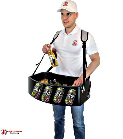 ���� "Bierkeg on Leg"-Service für unterwegs auf der BEEREXPO in Nowosibirsk ��✨ Auf diesem lebhaften Bild sieht man einen innovativen Service, der auf der BEEREXPO in Nowosibirsk vorgestellt wird. Ein freundlicher Mitarbeiter trägt einen speziell entwickelten Bierkeg, der an seinem Bein befestigt ist und es ihm ermöglicht, frisches Bier direkt an die Besucher auszuschenken ����. Der Bierkeg ist aus robustem Material gefertigt und hat ein stilvolles Design, das sofort ins Auge fällt. Der Keg ist mit einem praktischen Zapfhahn ausgestattet, der es dem Mitarbeiter ermöglicht, das Bier schnell und effizient zu servieren, ohne dass die Besucher lange warten müssen ��. Der Mitarbeiter trägt ein einheitliches Outfit mit dem Logo der Biermarke, die er präsentiert, und bewegt sich geschickt durch die Menschenmengen, um sicherzustellen, dass jeder Besucher eine frische Bierprobe erhält ����. Der Stand, an dem der Bierkeg-Service angeboten wird, ist lebhaft und auffällig dekoriert, mit bunten Bannern, Lichtern und Musik, die eine festliche Atmosphäre schaffen ��. Die Besucher strömen herbei, um das innovative Konzept aus nächster Nähe zu erleben und das erfrischende Bier zu probieren. Im Hintergrund sieht man weitere Stände und Ausstellungen, die die Vielfalt und Innovationen der Getränkebranche präsentieren ��. Die Stimmung auf der Messe ist voller Energie und Begeisterung, mit angeregten Gesprächen und fröhlichen Gesichtern. Der Mitarbeiter interagiert freundlich mit den Besuchern, erklärt die besonderen Eigenschaften des Biers und bietet Proben an ��. Einige Besucher machen Fotos mit dem Bierkeg-Träger und genießen das kühle, frisch gezapfte Bier in vollen Zügen ��. Eine gut durchdachte und beeindruckende Livekampagne, die die Aufmerksamkeit der Messebesucher auf sich zieht und ein unvergessliches Erlebnis bietet. ��